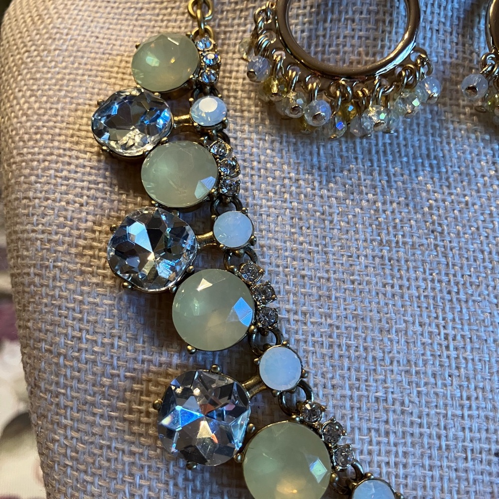 J.CREW Gold and Citrine colored Necklace with large Crystals Floral Design - Picture 6 of 12